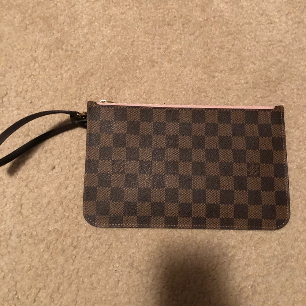 LOUIS VUITTON
Damier Ebene Neverfull MM GM Pochette Rose Ballerine (authentic)